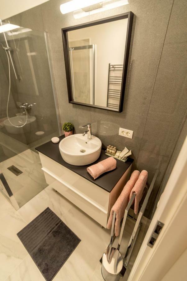 Central Premium Suites Тимишоара Экстерьер фото