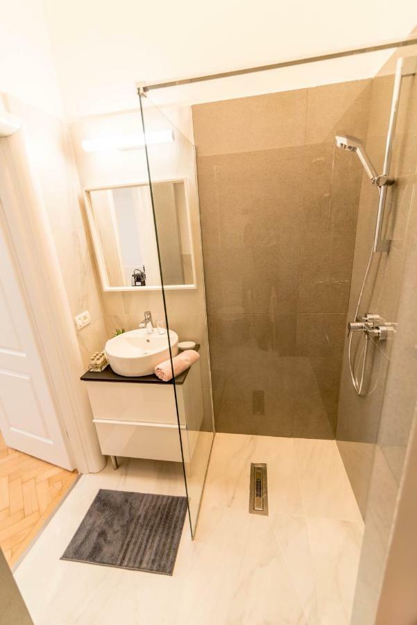 Central Premium Suites Тимишоара Экстерьер фото